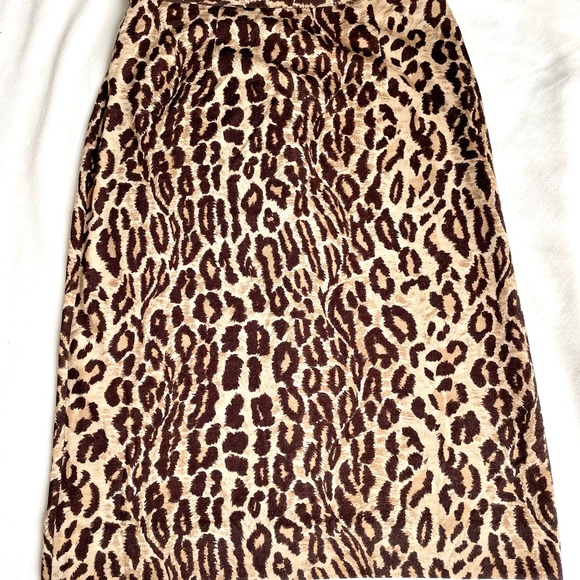 Dolce & Gabbana (D&G) Leopard Pencil Skirt - Picture 5 of 10
